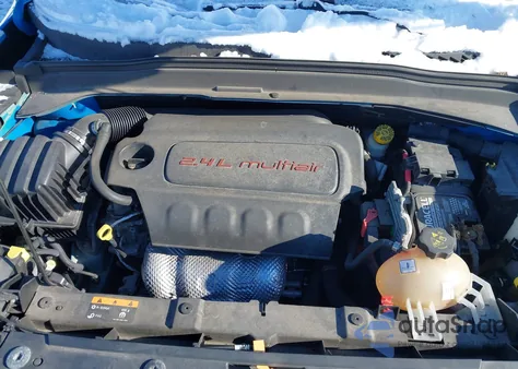 2015 Jeep Renegade Latitude z USA, uszkodzony, nr VIN ZACCJBBT2FPC16576